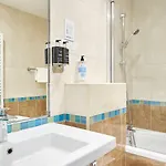 Etoile Saint Ferdinand By Happyculture Hotel