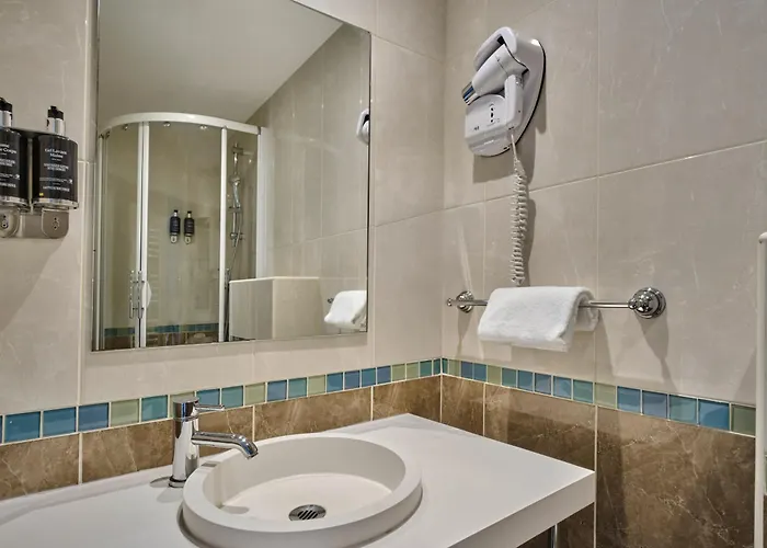 Etoile Saint Ferdinand By Happyculture Hotel 4*